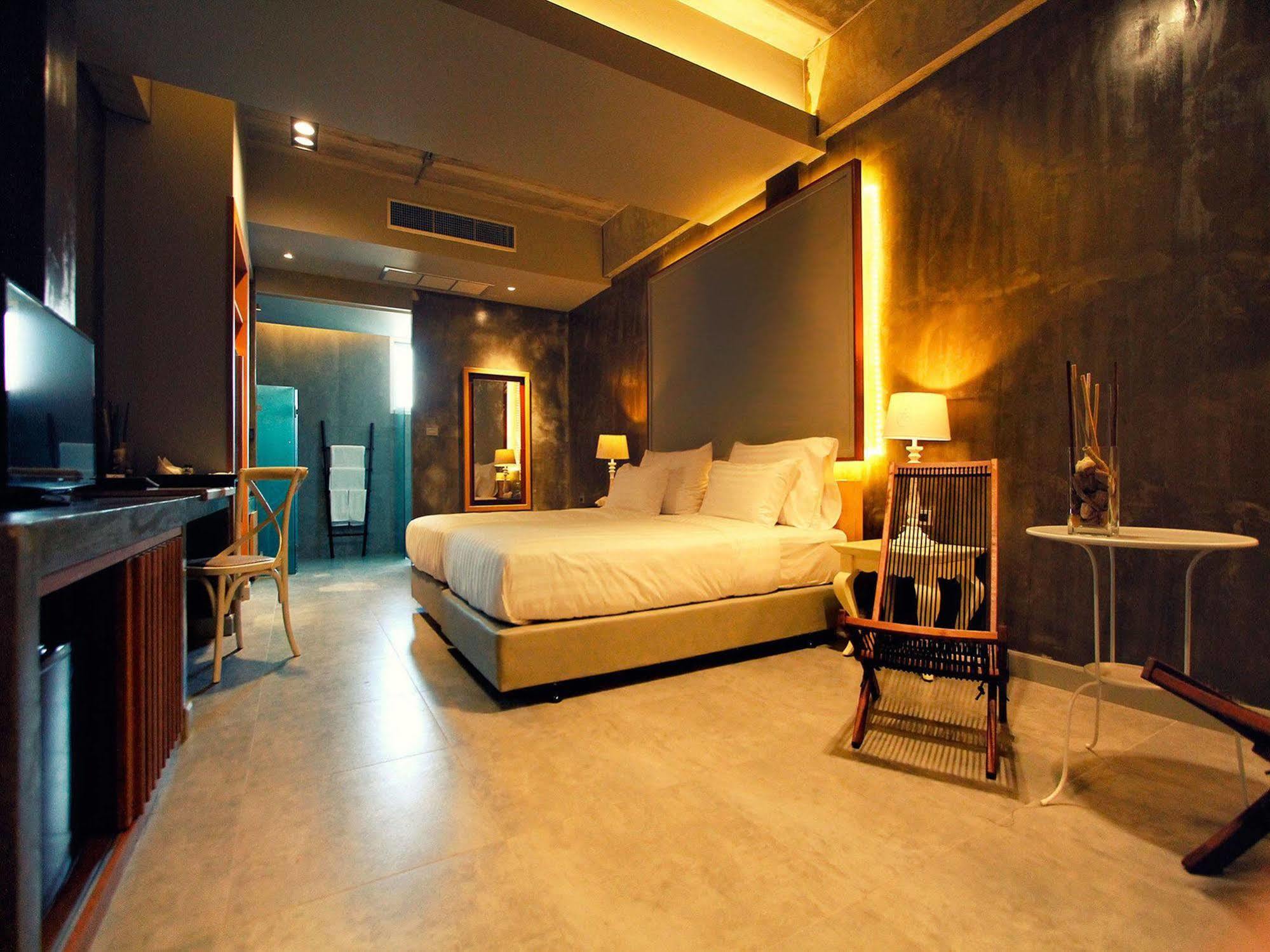 Kroque Boutique & Bistro Ang Sila Dış mekan fotoğraf